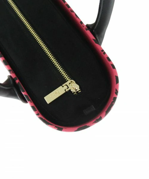 Petite Collection – Fushia Heart – Black Inner2